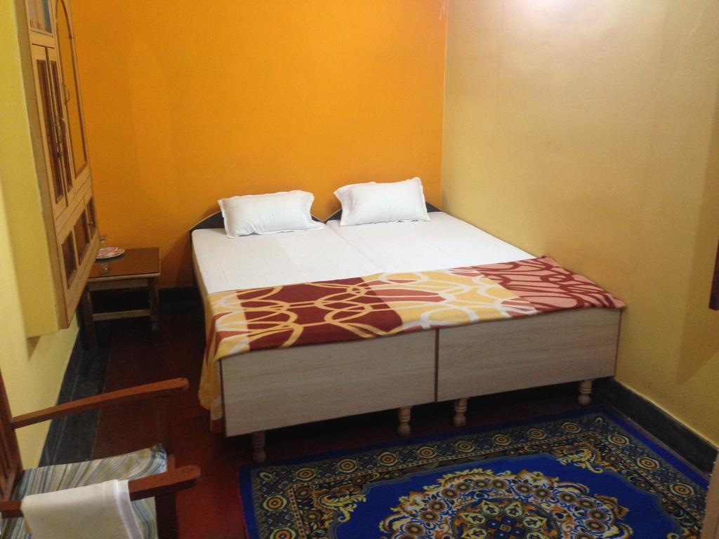 Paradise Inn Guest House Varanasi Habitación foto