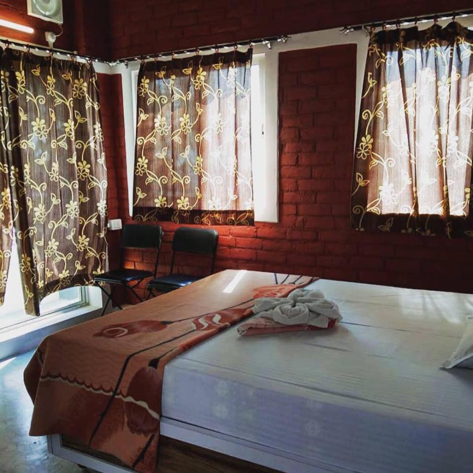 Paradise Inn Guest House Varanasi Exterior foto